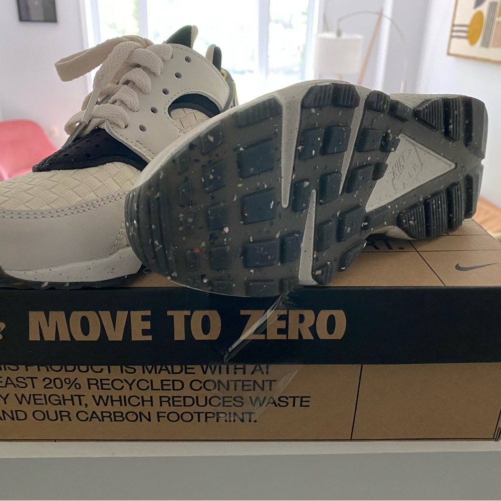Size 5 Nike Huaraches